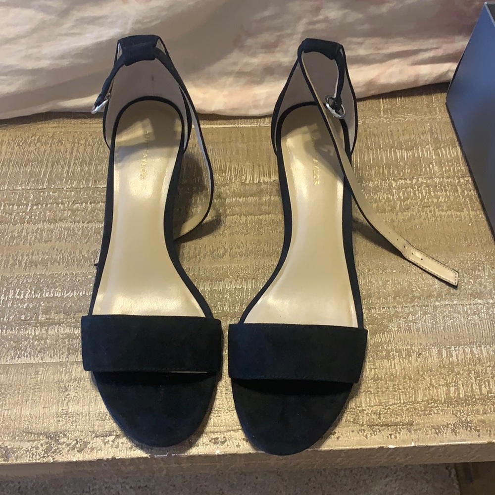 Ann Taylor Eliza Suede Black Heel Pump never worn 8.5